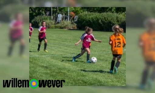 Kunnen meisjes van 13 jaar ook bij een profclub voetballen ?