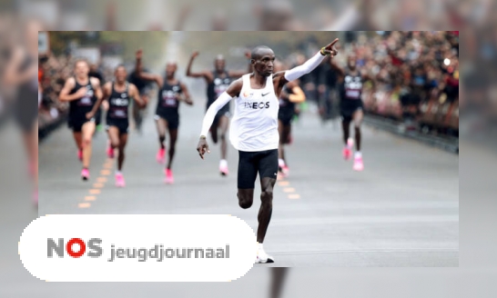 Historisch record: atleet Kipchoge loopt marathon binnen 2 uur