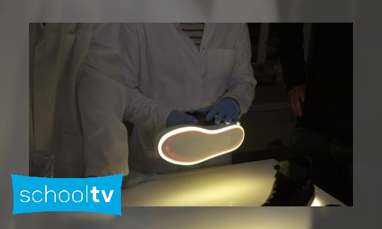 Plaatje Hoe maak je lichtgevende schoenen van bacteriën?