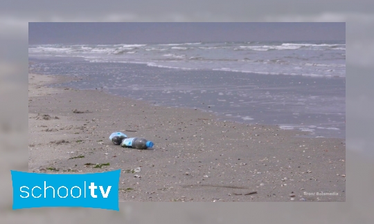 Plaatje Plastic afval op het strand