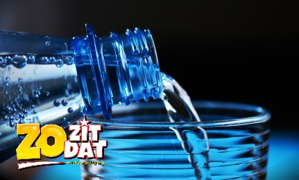 Hoe stop je een leeglopende fles water?