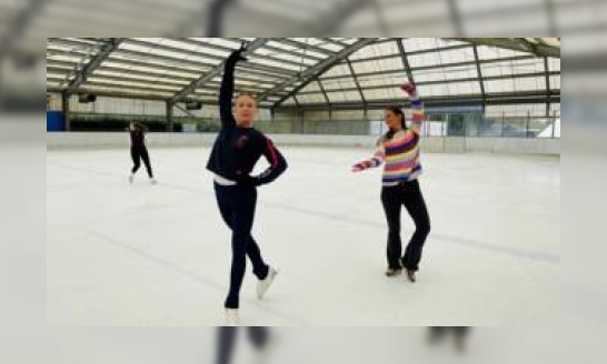 Kunstschaatsster Lindsay van Zundert beantwoordt vragen van kinderen