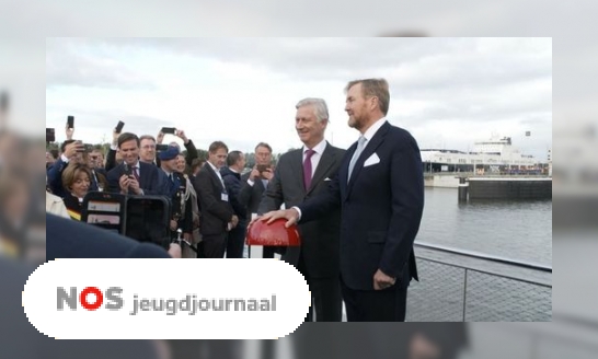 Plaatje Koning Willem-Alexander opent mega-sluis in Terneuzen