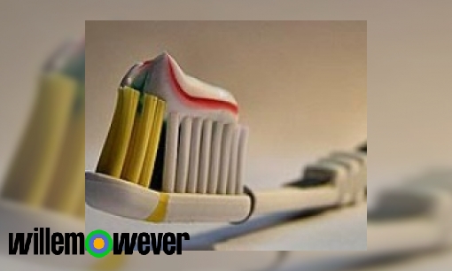 Plaatje Hoe komen de streepjes in de tandpasta?