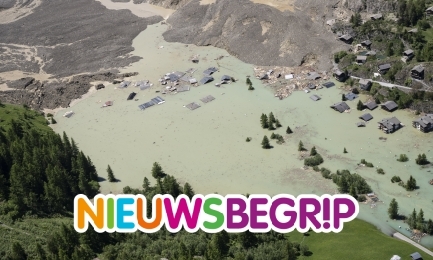 Plaatje Zwitsers dorp bedolven na instorting bergwand
