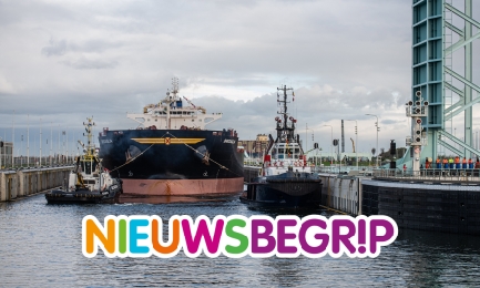 Enorme zeesluis in Terneuzen geopend